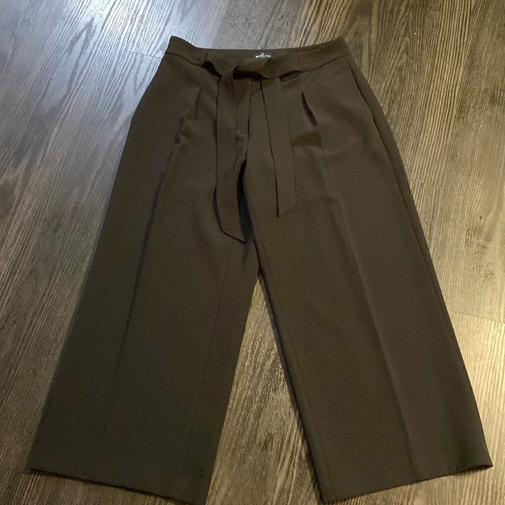 🍍White House Black Market wide leg crop🍍Size 10 🍍25” inseam🍍Q-2